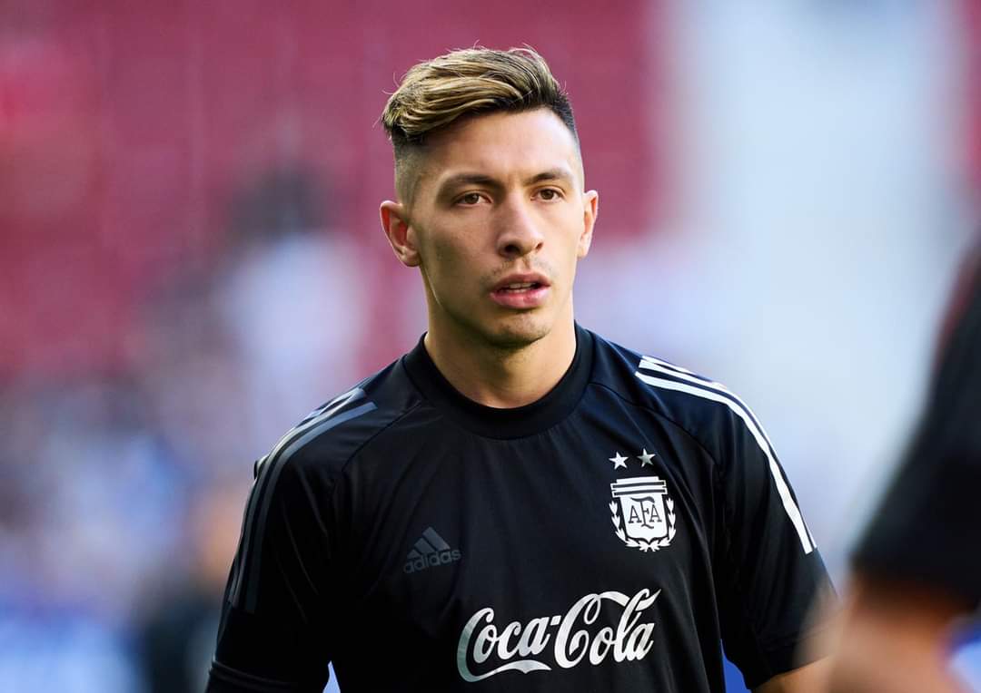 Goalfootballuk's tweet photo. Manchester United are now feeling confident on Lisandro Martínez deal. Ajax are open to discuss on the fee, new contacts expected very soon after bid rejected last week. 🚨🔴 #MUFC 

Lisandro, pushing again with Ajax to leave the club this summer. https://t.co/hCckhsTqsm