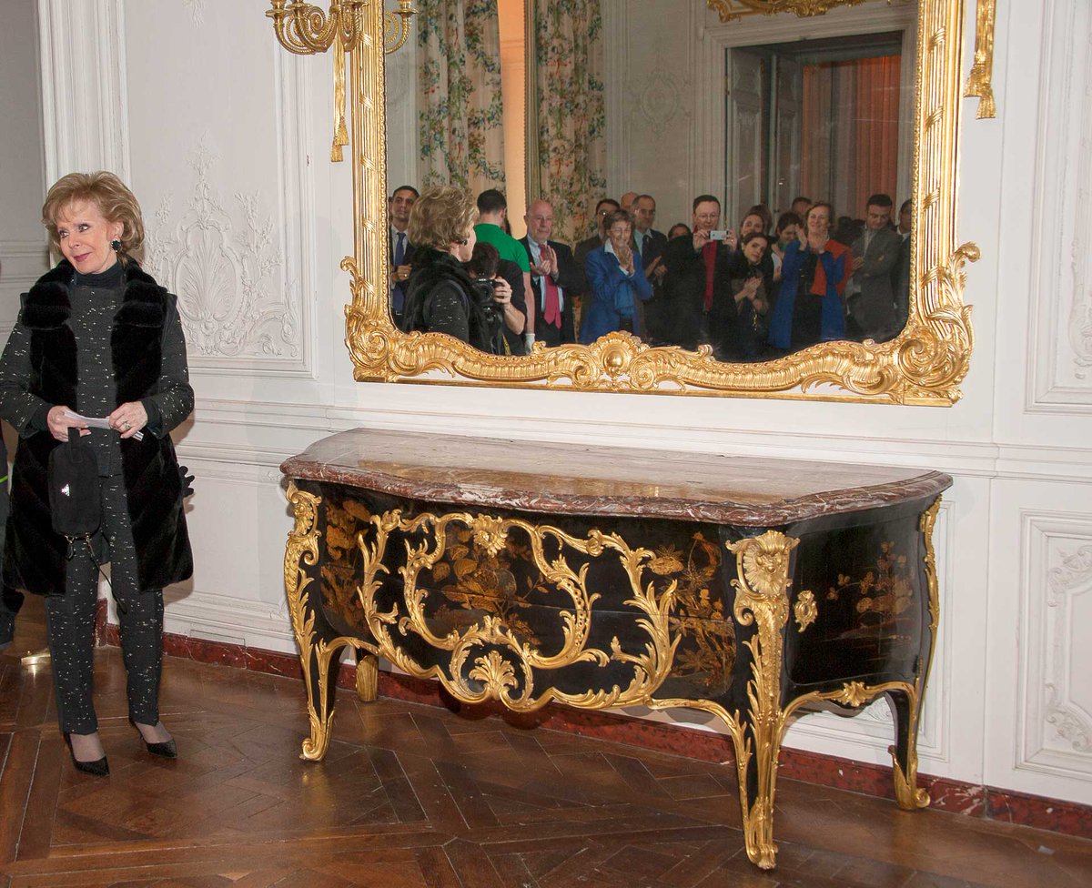 CVersailles's tweet photo. Le château de Versailles rend hommage à Lily Safra, grande mécène, engagée à ses côtés depuis de longues années. https://t.co/I7JFEnwIjZ