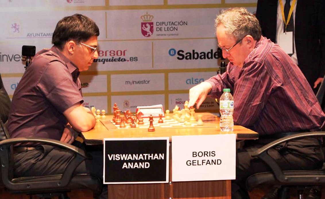 ChessbaseHindi's tweet photo. आनंद से जीते गेलफंड, बने लियॉन मास्टर्स विजेता
https://t.co/hovntsDpjE  @ajedrezleon 🏆🥇 #LeonMasters #HindiNews ✍️ @nikchess https://t.co/4q4BQtfKFQ