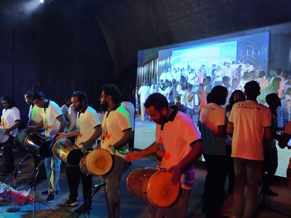 DRV_Council's tweet photo. ޢީދު  މަލާފަތަށްފަހު  ކުރިއަށްދިޔަ  ޝޯގެ  ތެރެއިން ދަރަވަންދޫ  ފިރިހެނުންގެ  ބޮޑުބެރު 
#mageyeid1443
#mageyDharavandhoo https://t.co/FoZ0WaOfT9