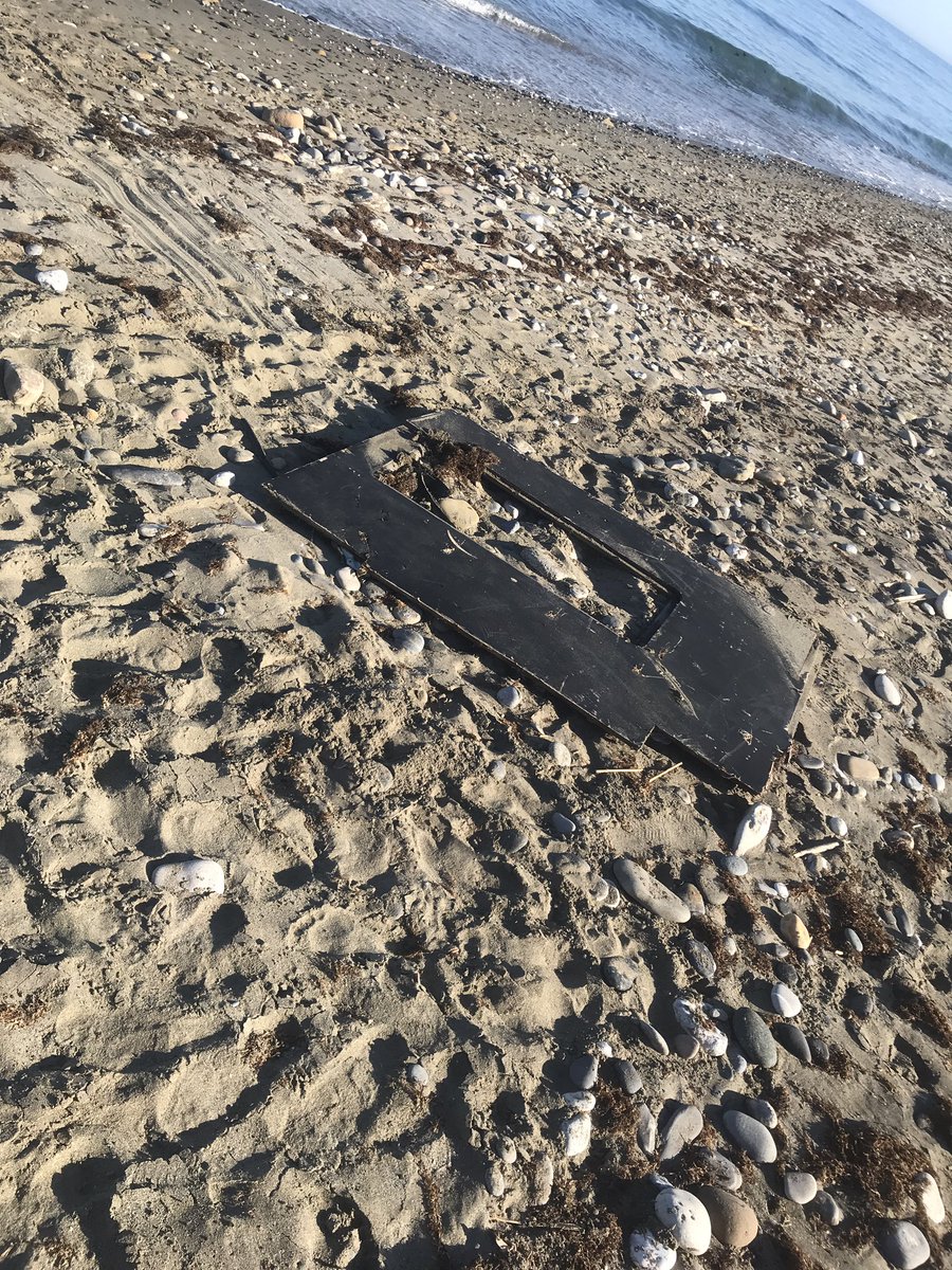 Alvaro97Alvaro's tweet photo. @JMGarciaUrbano @AytoEstepona Podría emplear un poco de esfuerzo en limpiar la zona de playa de la urb. Buenas Noches. Y no le hablo de la mencionada alga invasora, sino de multitud de piedras y cañas que hacen difícil el disfrute de esta parte de la costa.
Y para dicho esfuerzo, no necesito ningún permiso. https://t.co/DL0VLq80T3