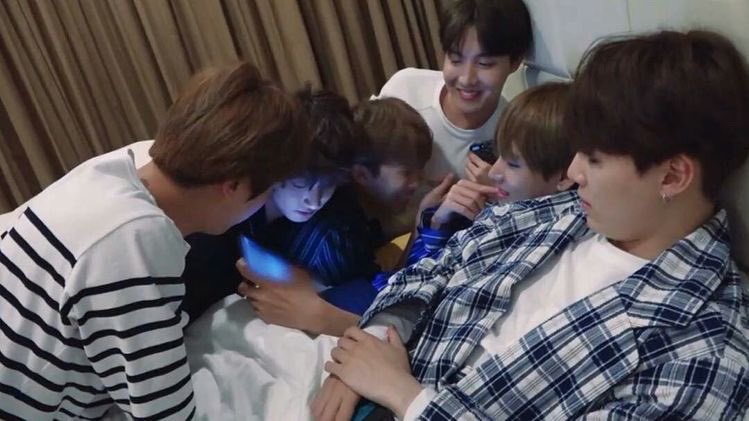 yooniskoo's tweet photo. they’re the definition of “in this world it’s just us” https://t.co/BCaLQvpyTF