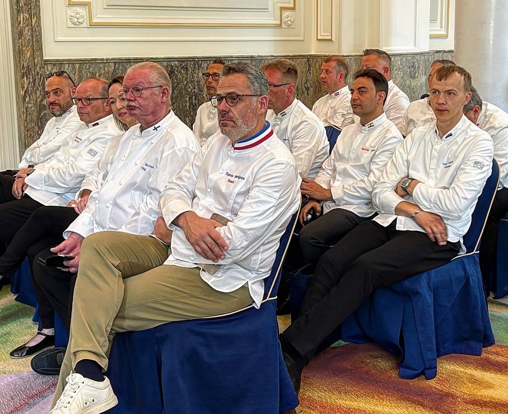 planetaconserva's tweet photo. Hoy se presenta en @mo_ritzmadrid el club #chefsdeschefs el prestigioso club gastronómico y filantrópico que reúne a 25 chefs de jefes de estado y de gobierno.
Esta noche disfrutarán de una cena solidaria en el restaurante Deessa de @QiqeDacosta https://t.co/WTb5eVj1qJ