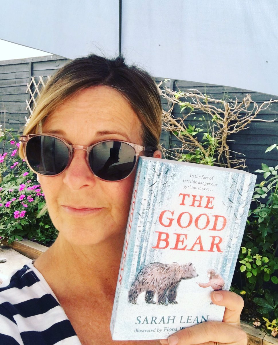 SarahLean1's tweet image. ❄️☀️❄️ Cooling down tip ❄️☀️❄️
Read a book with lots of snow in it! 
Obvs not scientifically proven but worth a try 😄😎
#heatwaveuk #coolingdowntip #keepcool