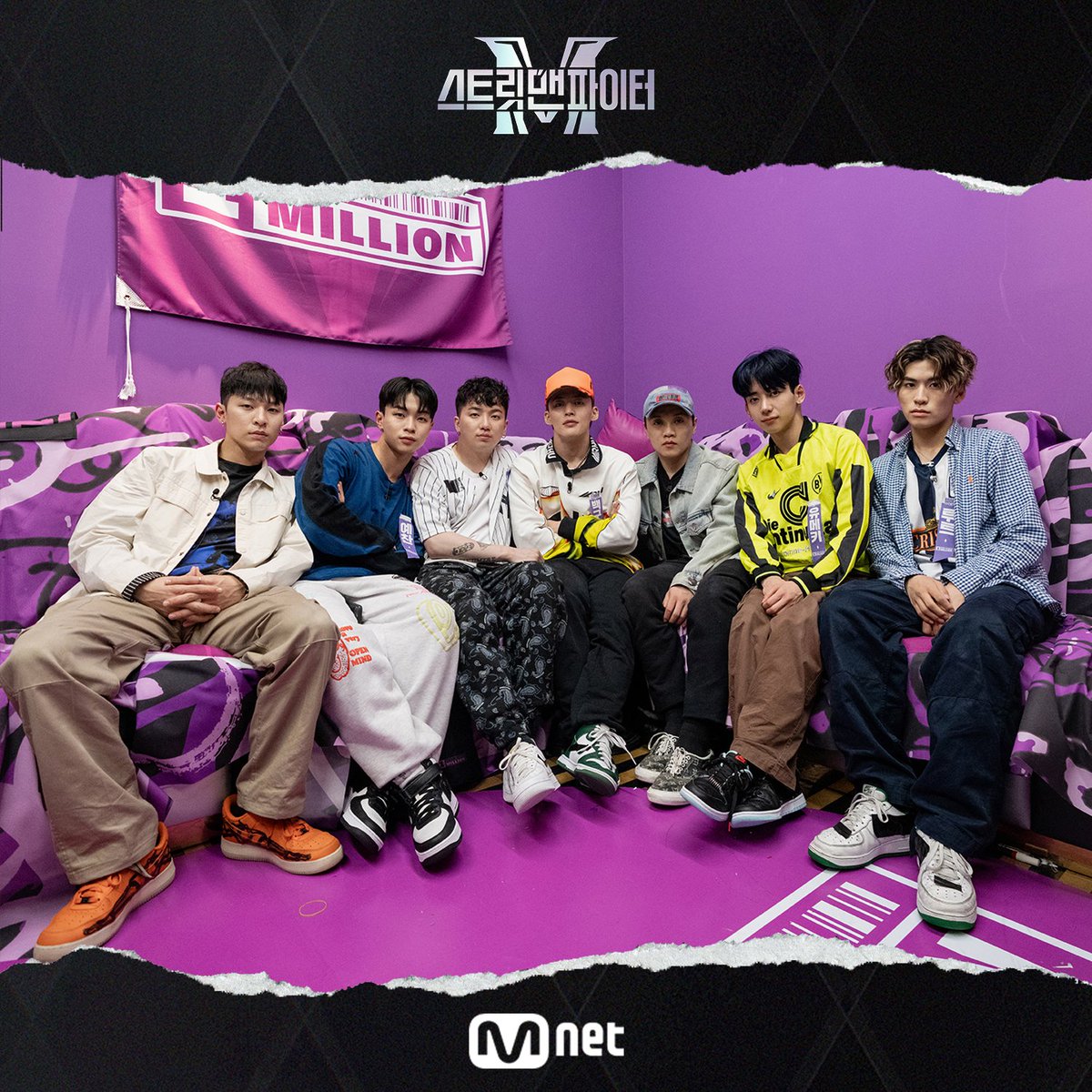 WSWF_UPDATES's tweet photo. 1 MILLION  CREW OFFICIAL GROUP PHOTO
#1MILLIOM #SMF #STREETMANFIGHTER https://t.co/LJCJl2bg6N