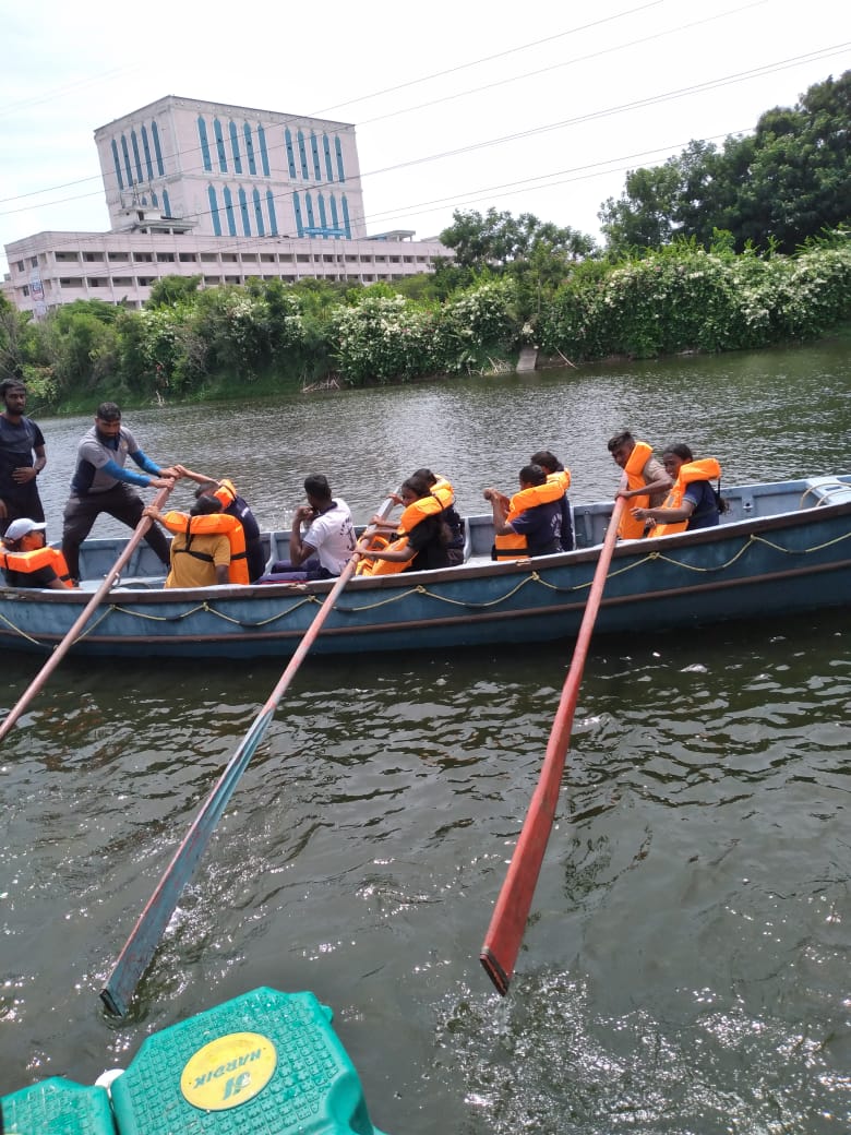SRM_Univ's tweet photo. Naval Cadets of various colleges participate in the three days Boat Pulling Practice for IUC held at SRMIST. Naval cadets of 1 TN Naval NCC took part in this.
#srmist #boating #naval #ncc #tamilnadu #boatpulling https://t.co/RzIFAcmSlo