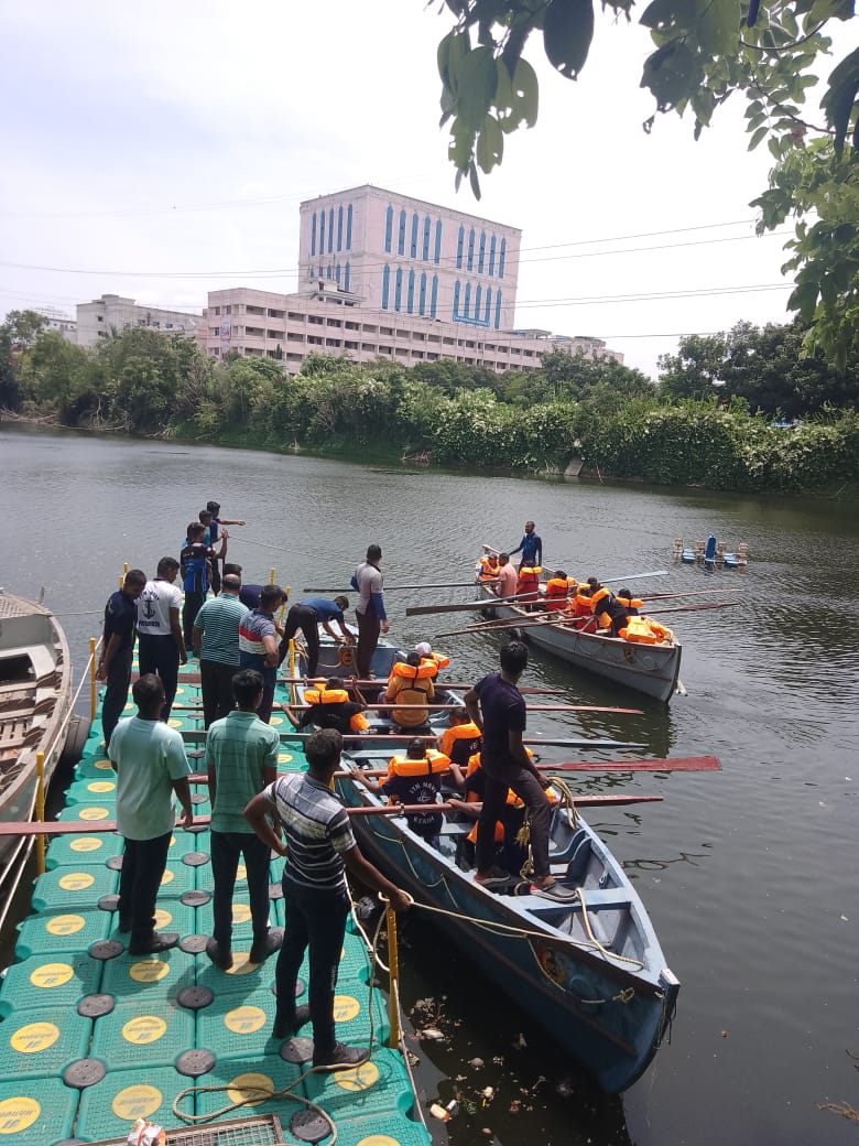 SRM_Univ's tweet photo. Naval Cadets of various colleges participate in the three days Boat Pulling Practice for IUC held at SRMIST. Naval cadets of 1 TN Naval NCC took part in this.
#srmist #boating #naval #ncc #tamilnadu #boatpulling https://t.co/RzIFAcmSlo