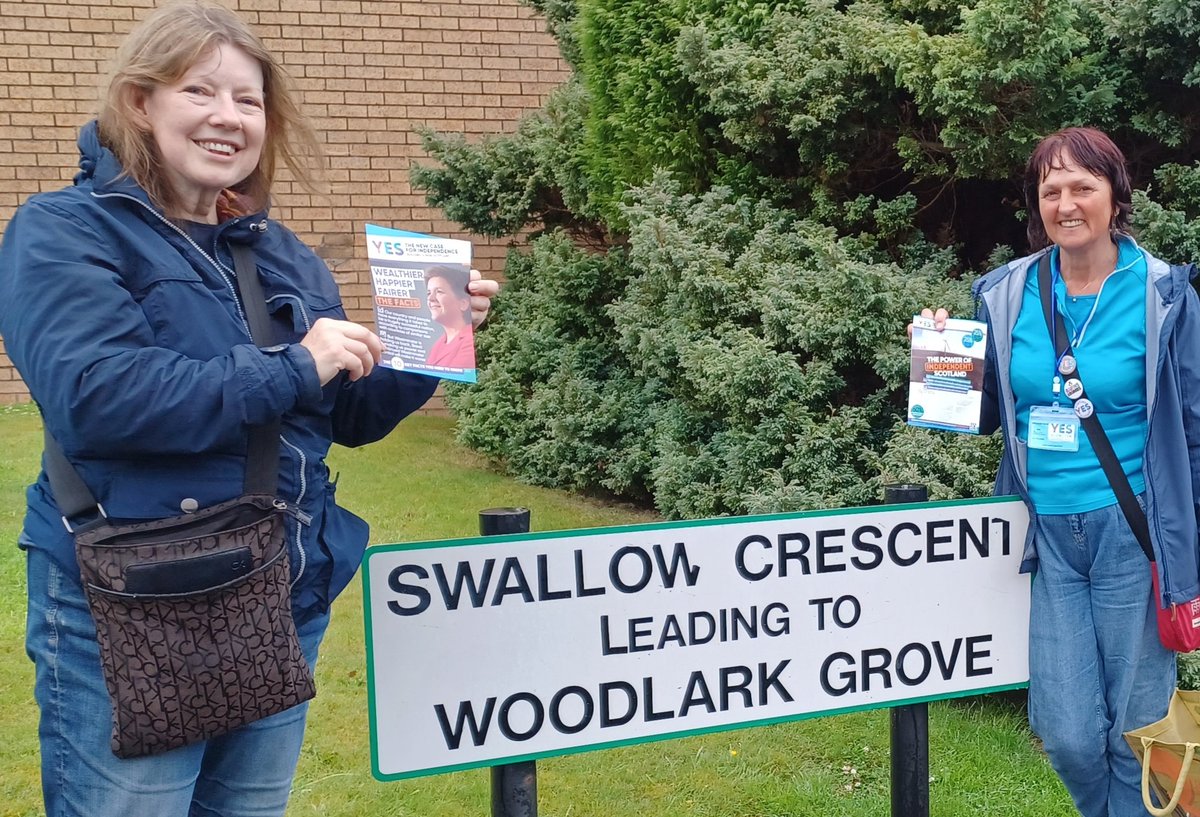 SReynoldsSNP's tweet photo. That's the birds done in Inverkip on a bit of a dreich morning!
Delivering the first YES leaflet in Ward 6 since Independence date announced.
#buildanewscotland #WhyNotScotland #Indyref2023 https://t.co/nwzL95x79x