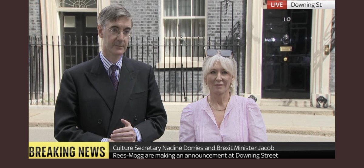 SoozUK's tweet image. American Gothic: Cunt Edition