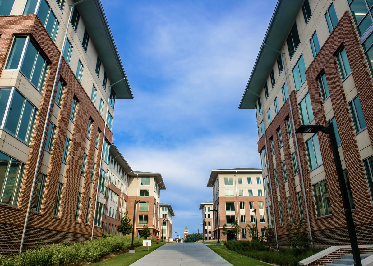 🏢 Tour Tuesday: Douthit Hills
Douthit Hills offers an all-inclusive living experience for over 1,600 first-year and continuing students.
Discover the perks of living in this residential area. ⬇️