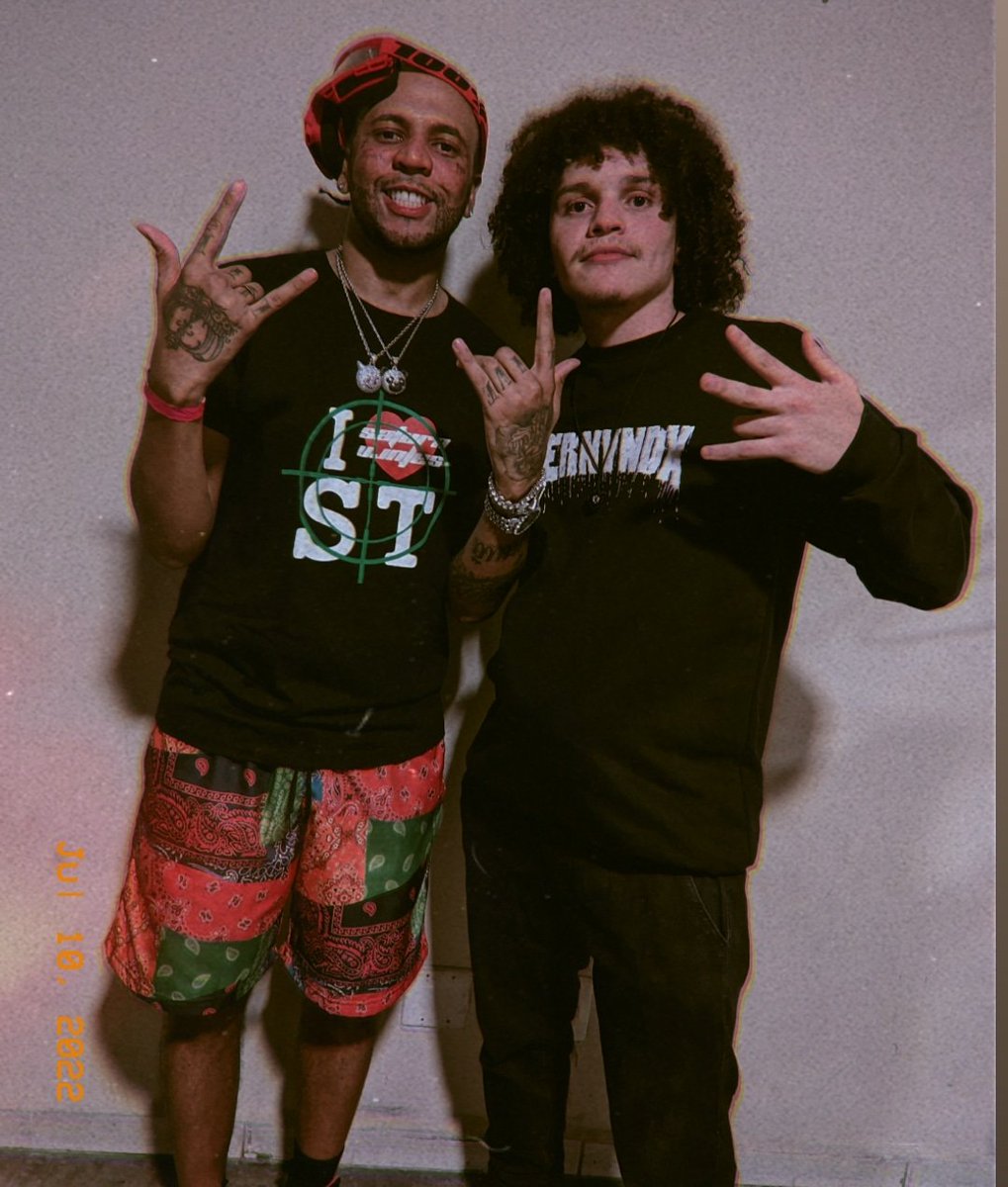 odinbass's tweet photo. Finalmente eu fui em um show do BC Raff, foi tudo perfeito e ainda ganhei uma camisa da Fernvandx clothing. 
Raffa o G.O.A.T 🐐🔥
#raffamoreira 
#raff
#bcraff https://t.co/6r6gkNoiCO