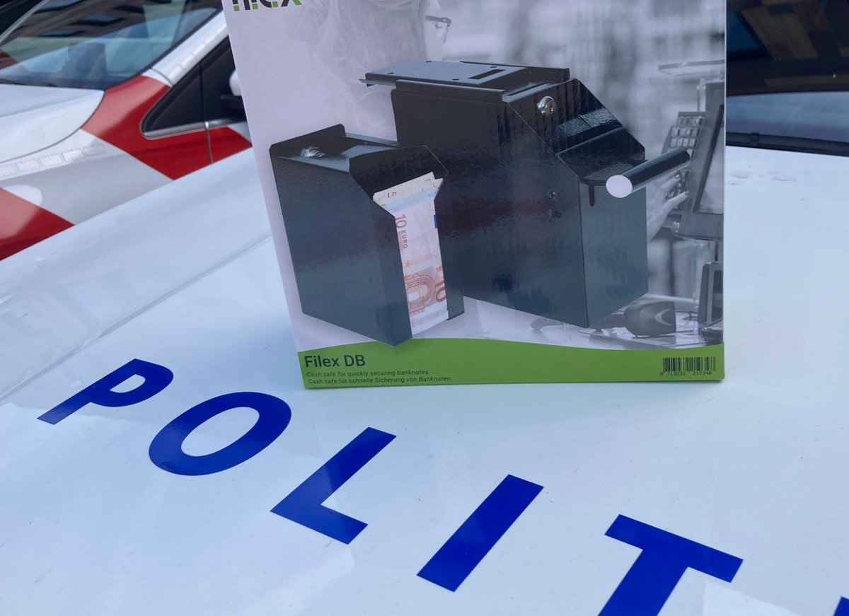 POL_handel_alph's tweet photo. Welke ondernemer in #Alphen kan ik blij maken met een #gratis afroombox? Actie van de maand: ik kom hem nog brengen ook. #veiligheid in de #retail , met dank aan @HetCCV . https://t.co/sejXNI7Owx
