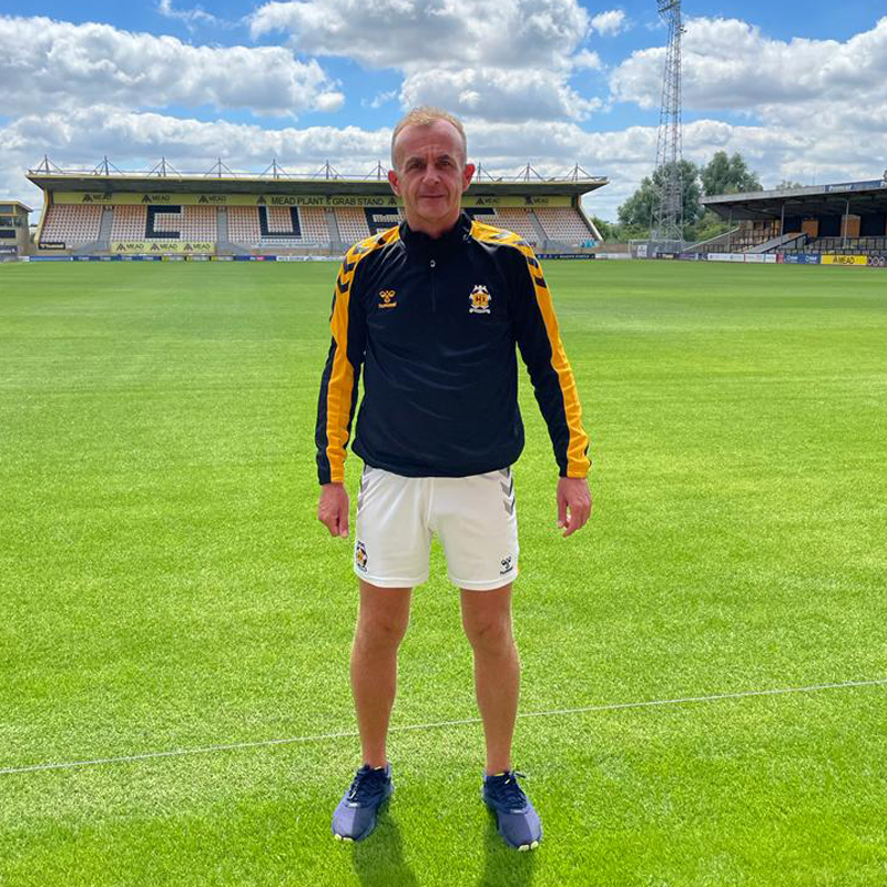 CambridgeUtdFC's tweet photo. U's fan Liam McNally is raising money for @macmillancancer by doing a 12-hour rooftop rowing session. 💪 Show your support &amp; donate towards the cause! 🙏

#CamUTD | @JustGiving