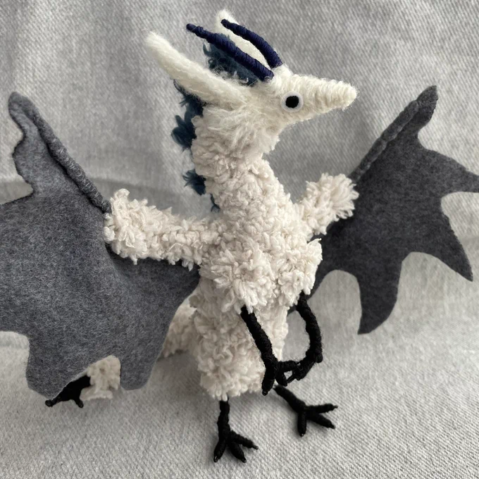ドラゴンのふわふわオブジェをつくってみました こんばんは🐉 