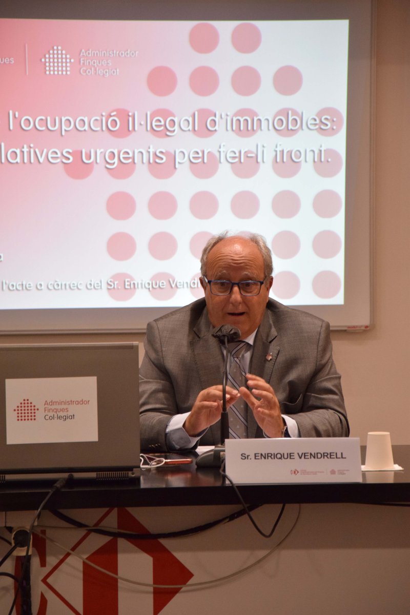 consellCAF's tweet photo. 🗣️"L'#okupació il·legal d'immobles és una realitat de la que no hi ha cap dubte i la qual no es pot permetre. Per això hem iniciat una campanya de conscienciació per demanar reformes legals per posar fre", explica el president del #CAFBL @evendrells.

#AFcol·legiats #AFcolegiados https://t.co/mgLIcREehg