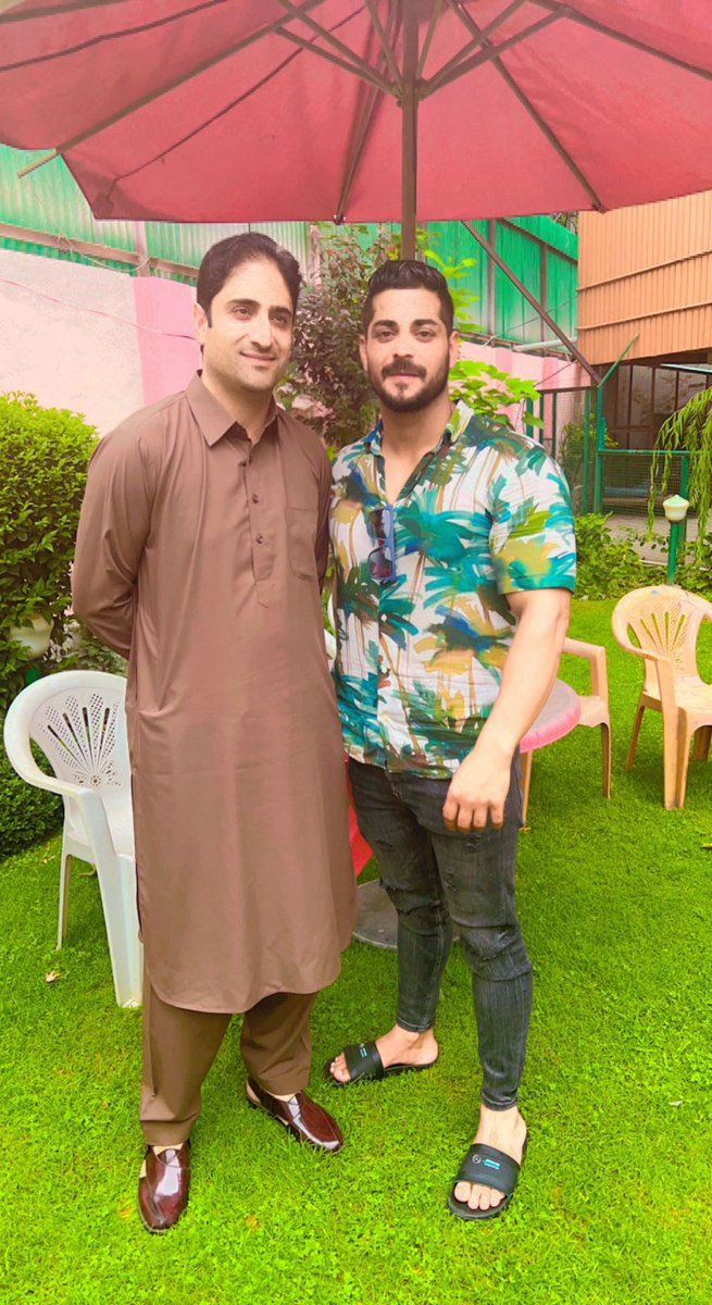 SuhailW04937750's tweet photo. Eid Mubarak .
Celebrated Eid with brother.@Junaid_Mattu Refine human being n Great personality https://t.co/vmkZ1cCvfY