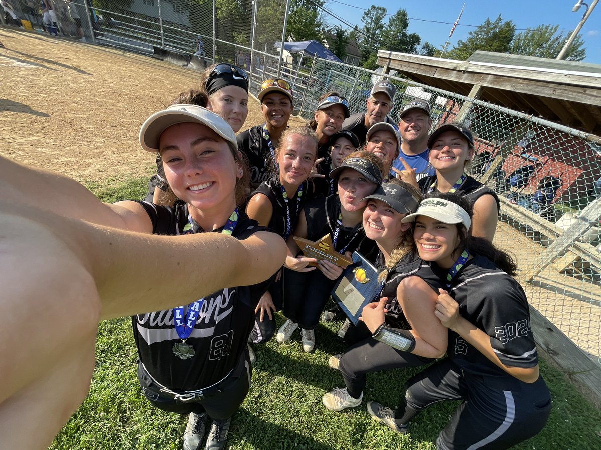 These girls played their hearts out every chance they got. As a team we have finished the season with 2 second place trophies and a thousand memories. Congratulations to each one of you, and best of luck in the future. Diamonds Forever❤️ #softball