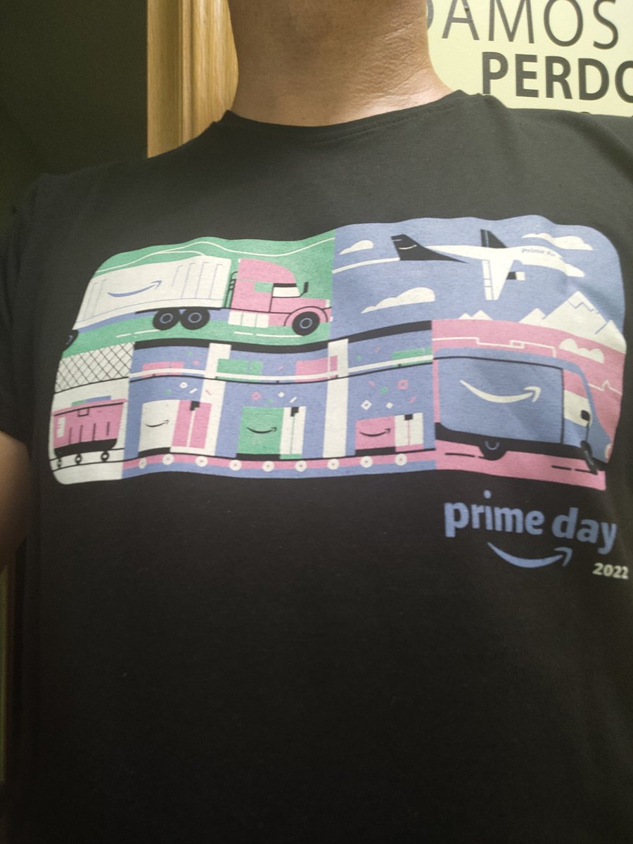 Lillomarquez's tweet photo. #primeday 2022 y ya van 8. El primero con @somosmad9 #MAD9 #deliveringsmiles #amazonvestlife https://t.co/u0K5yZOWmU