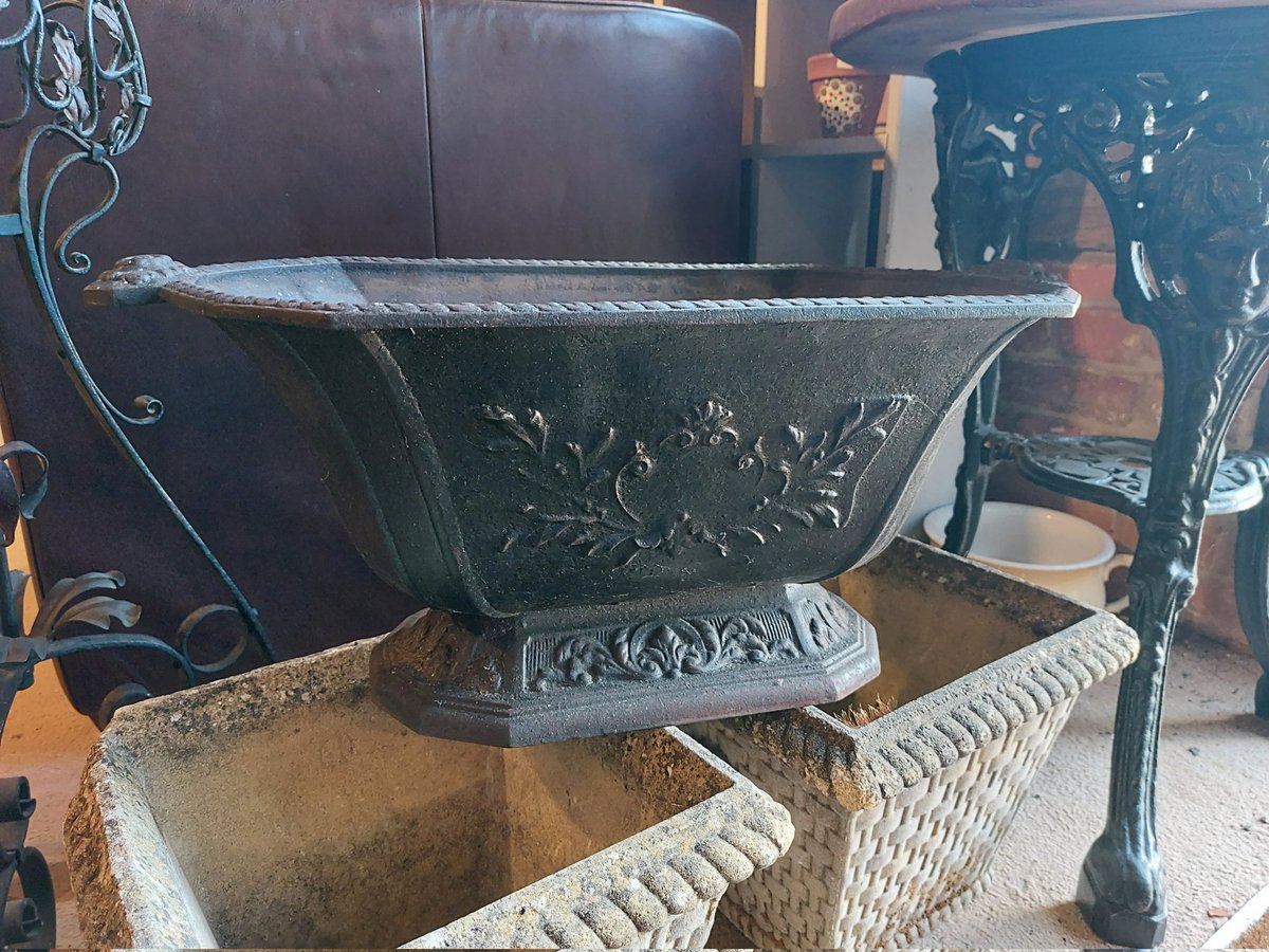 eversleybarn's tweet photo. #copperbucket #castironplanter #salvage #judismithantiques #eversleybarnantiques https://t.co/dS5dYgLfOZ