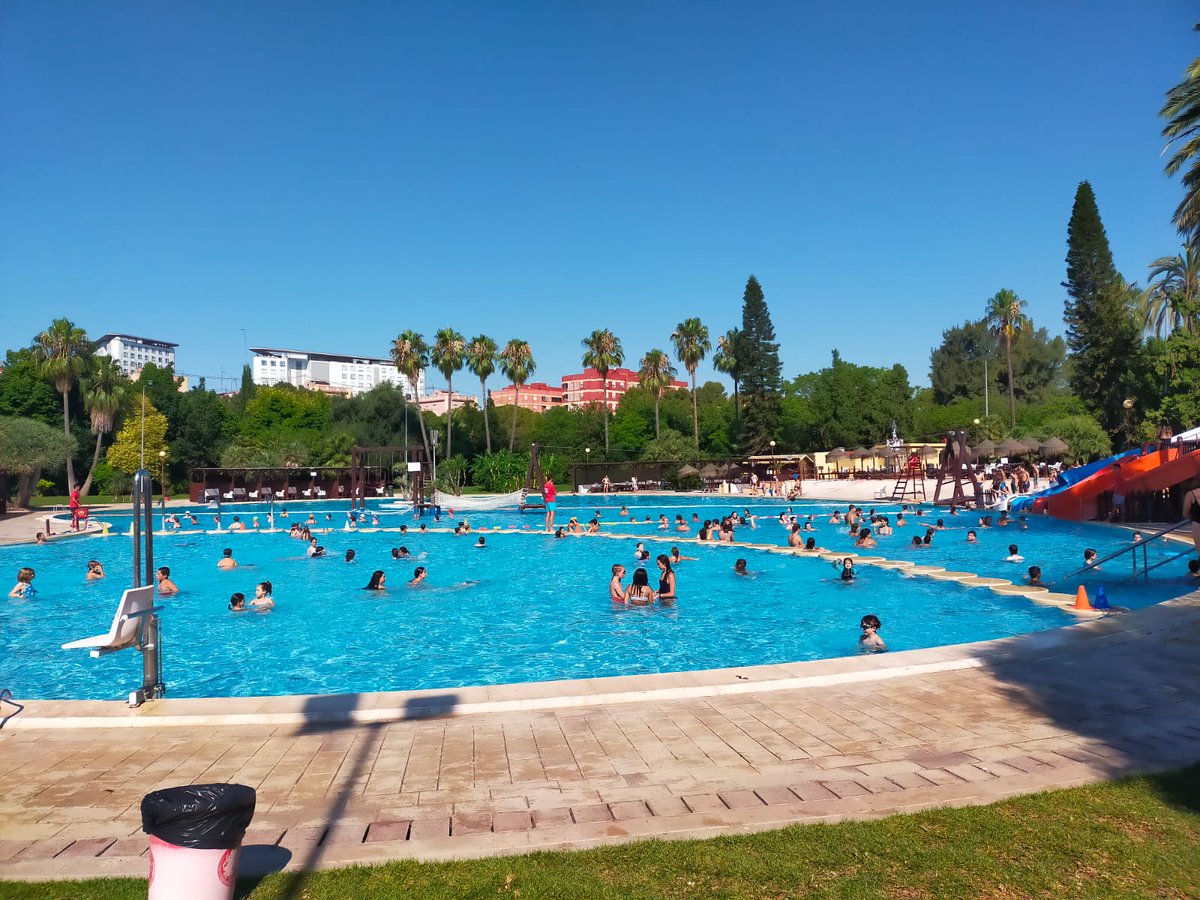 mancocarraixet's tweet photo. JOVENTUT | TROBADA JOVES CAMPAMENTS URBANS

Per segon any, la joventut dels pobles de la Manco ha gaudit d'un divertit matí en la piscina de Benicalap.

La #MancomunitatdelCarraixet organitza i subvenciona aquesta activitat en la qual han participat 1⃣4⃣0⃣ joves dels municipis. https://t.co/hv8LAvR7Sq