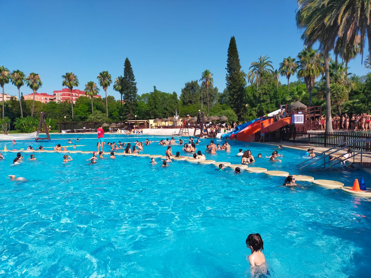 mancocarraixet's tweet photo. JOVENTUT | TROBADA JOVES CAMPAMENTS URBANS

Per segon any, la joventut dels pobles de la Manco ha gaudit d'un divertit matí en la piscina de Benicalap.

La #MancomunitatdelCarraixet organitza i subvenciona aquesta activitat en la qual han participat 1⃣4⃣0⃣ joves dels municipis. https://t.co/hv8LAvR7Sq