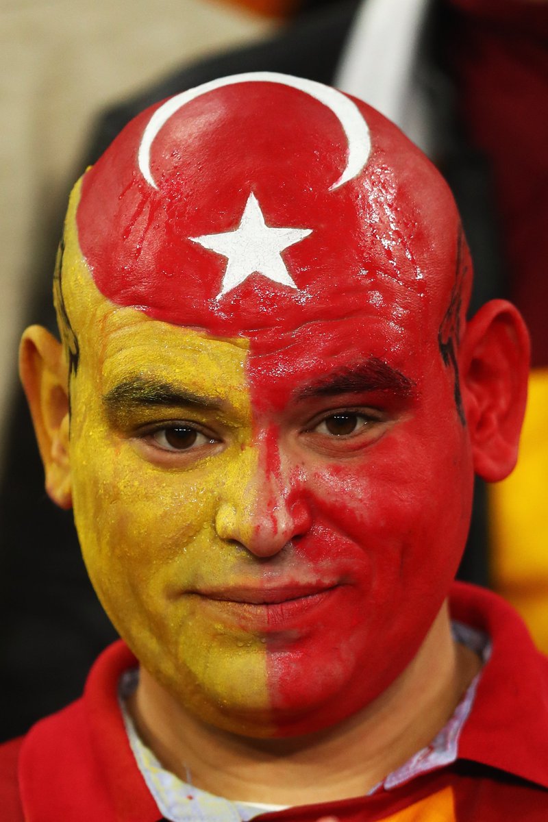 Who does this fan support? 😉

#UEL