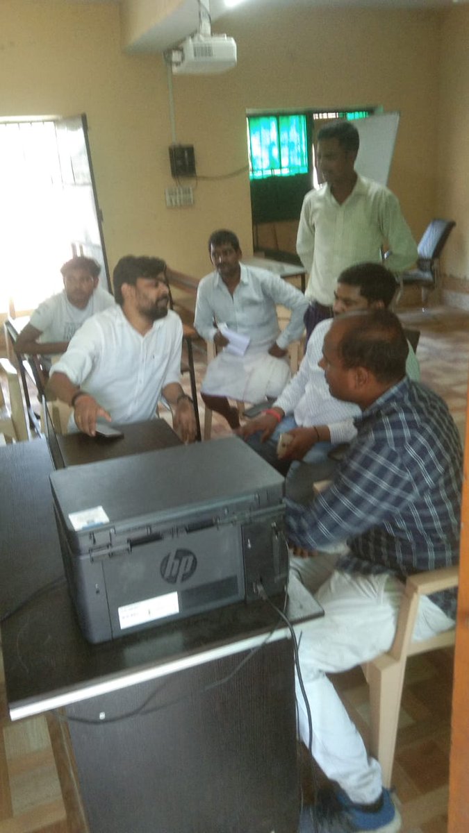 आज अधिशासी अभियंता विद्युत वितरण खण्ड प्रथम, हरदोई द्वारा उपखंड मल्लावा ग्राम अकबरपुर में OTS कैंप का निरीक्षण किया गया। <a href="/aksharmaBharat/">A K Sharma</a> <a href="/MVVNLmd/">MVVNL</a> <a href="/MVVNLHQ/">Madhyanchal Vidyut Vitran Nigam Limited</a> <a href="/UPPCLLKO/">UPPCL</a> #OTS #GoodGovernance