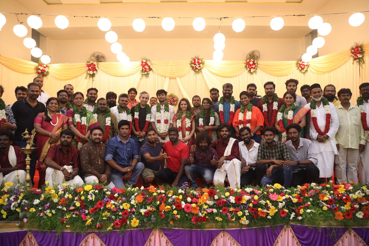 CinemaCriticss's tweet photo. #ReelGoodFilms Production No 2 - Shoot Started Today With Formal Poojai✨

Stars: #VijayKumar (Uriyadi) - #PreethiAsrani
Music: #GovindVasantha
Direction: #Thamizh https://t.co/xGksdGxmgX