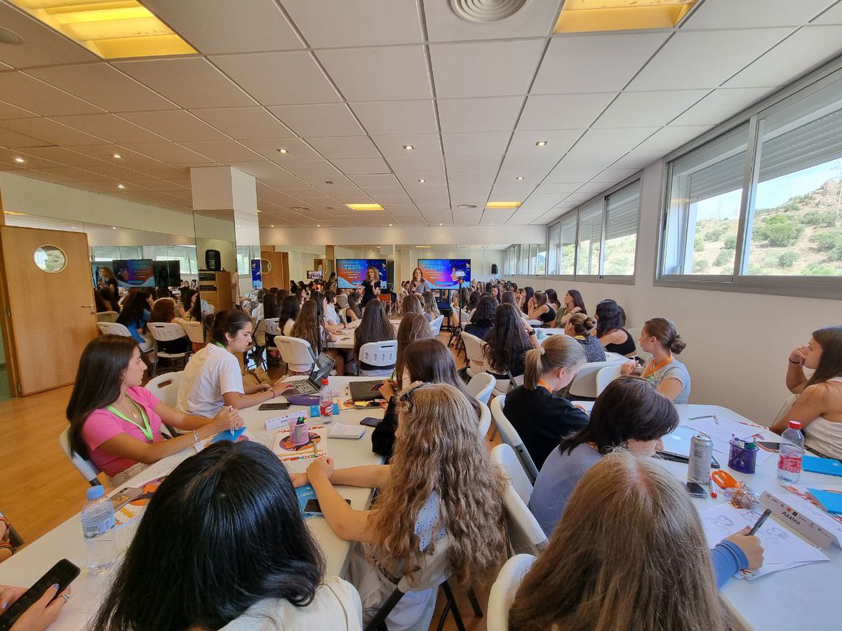 🔊 "Tener un buen control de las #Finanzas te permite conseguir objetivos y aterrizar los #Proyectos"

💥 Masterclass ➡️#Finanzas al servicio de las #Personas

🔝 <a href="/PatriciaBenito/">Patricia Benito</a>, D.G <a href="/openbank_es/">Openbank</a>