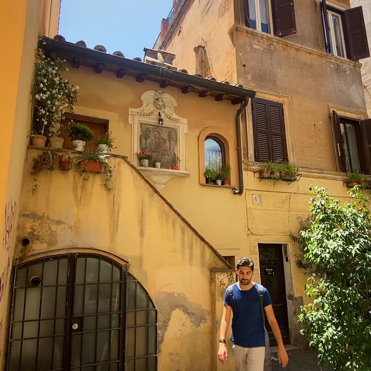 RomaOra_it's tweet photo. Dove si trova la casa più piccola di #Trastevere?!? Se non addirittura di tutta #Roma!

Qui la risposta ⤵️⤵️⤵️
https://t.co/EnWIDviqmL https://t.co/AYkm9p3vtE