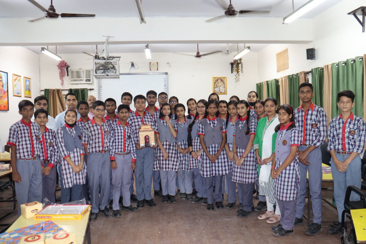 IncomeTaxUPWest's tweet photo. PrCIT Noida, Ms. Sulekha Verma organised board games amongst school children in Noida to educate them how income tax plays a vital role in nation building.
#AazadiKaAmritMahotsav https://t.co/e6g2k0KxbM