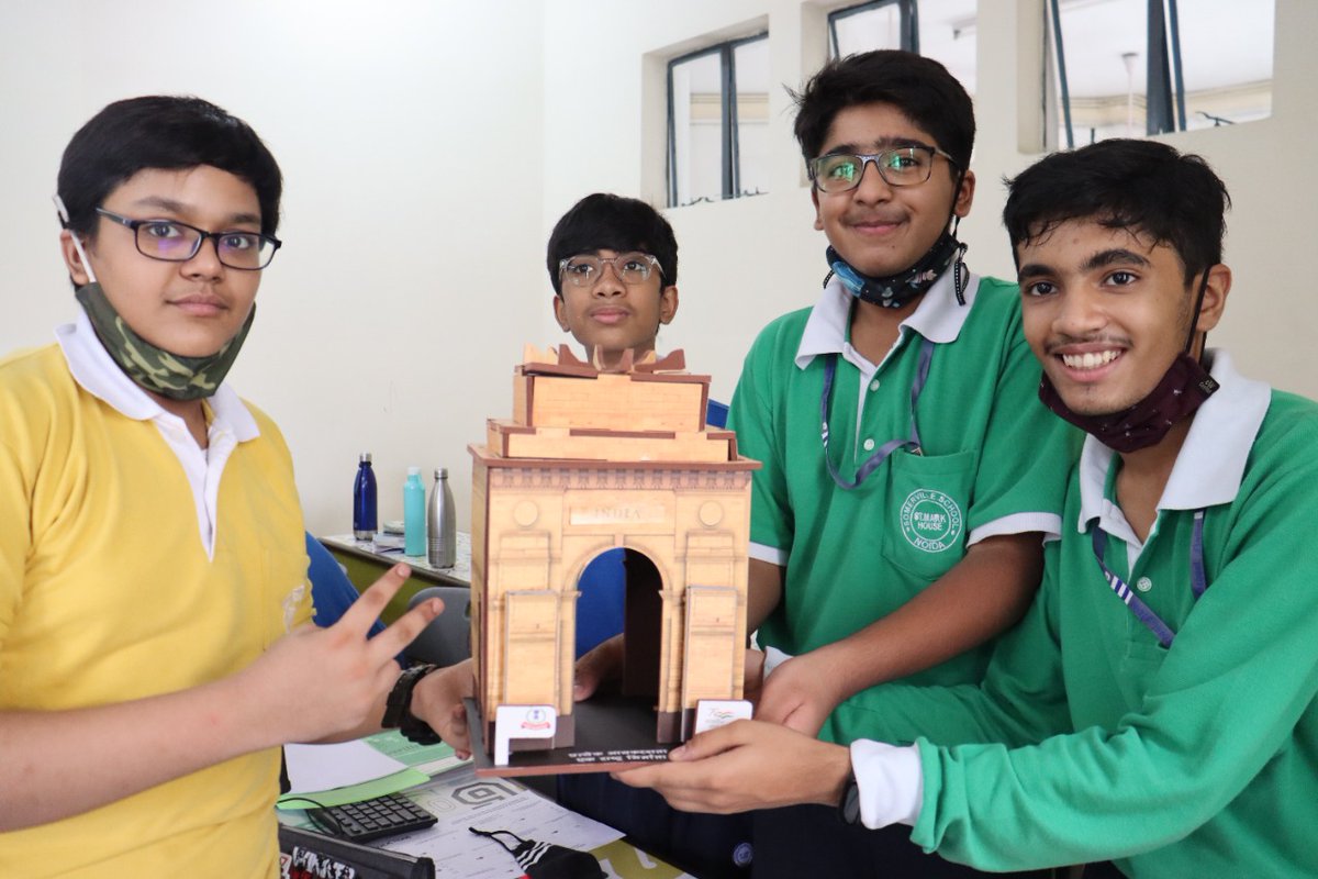 IncomeTaxUPWest's tweet photo. PrCIT Noida, Ms. Sulekha Verma organised board games amongst school children in Noida to educate them how income tax plays a vital role in nation building.
#AazadiKaAmritMahotsav https://t.co/e6g2k0KxbM