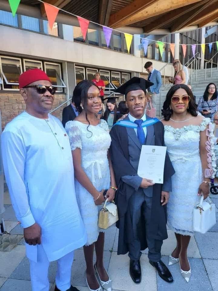 This is a university graduation ceremony in the UK. The man on red cap celebrating his son is a Former Minister of Education in Nigeria.

During his time as the Minister of Education, millions of University students were at home for 7months because ASUU went on a 7 months strike.