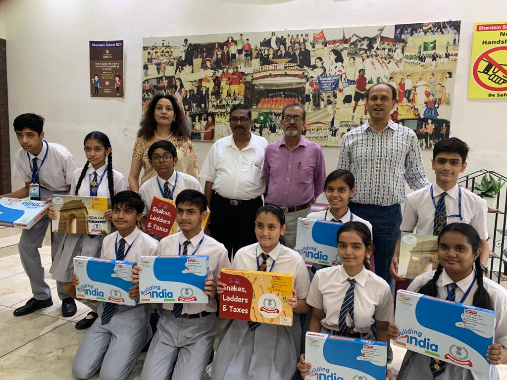 IncomeTaxUPWest's tweet photo. PrCIT Muzaffarnagar office organised and distributed board games to school children to encourage them to become honest tax paying citizens in future.
#AazadiKaAmritMahotsav https://t.co/J4JiBz2Mbh