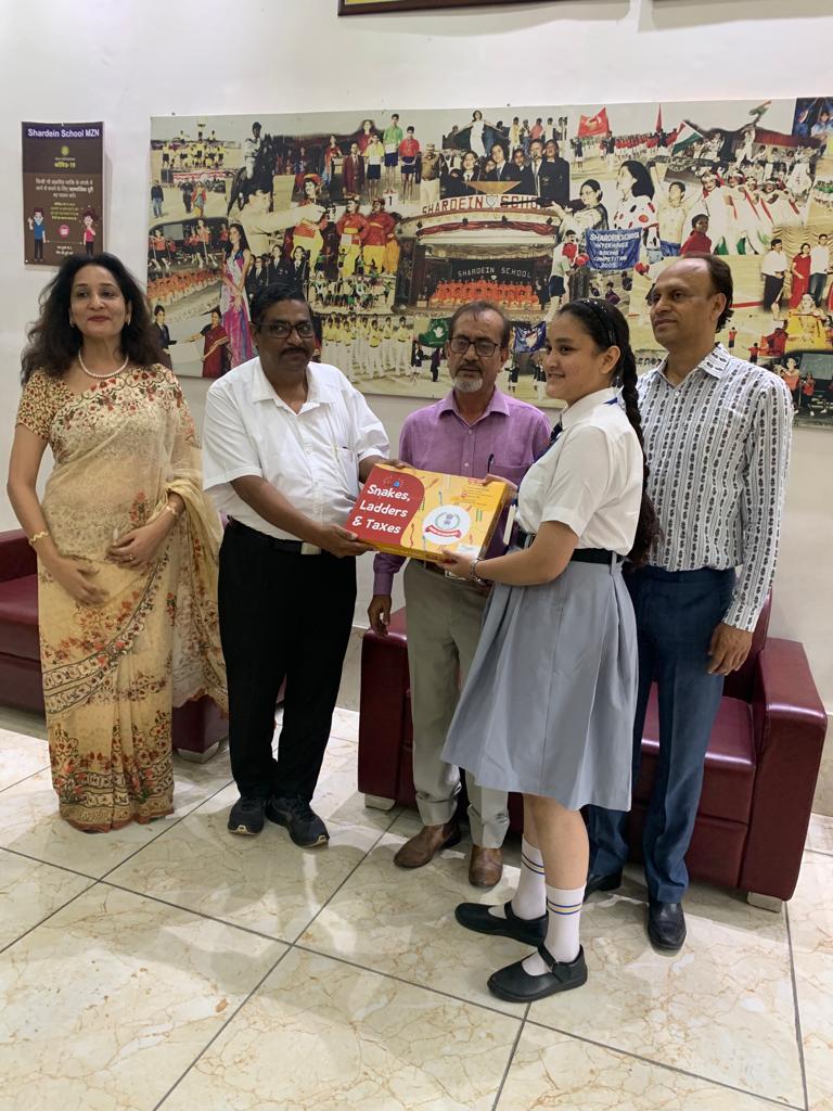 IncomeTaxUPWest's tweet photo. PrCIT Muzaffarnagar office organised and distributed board games to school children to encourage them to become honest tax paying citizens in future.
#AazadiKaAmritMahotsav https://t.co/J4JiBz2Mbh