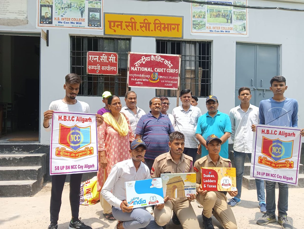 IncomeTaxUPWest's tweet photo. PrCIT Aligarh, Sh. Ashok Kumar Saroha organised income tax board games for school children and NCC cadets in Aligarh to improve income tax literacy amongst the youth.
#AazadiKaAmritMahotsav https://t.co/rqhoCj030C