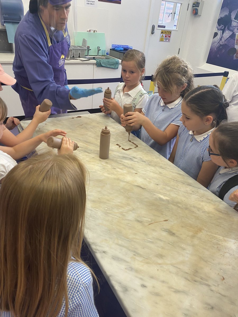 PlumbMiss's tweet photo. Class 3 enjoying their trip to Cadbury World yesterday. #welovechocolate #chocon ✌🏼 @CrudgingtonLCT https://t.co/P9UDqJuAqz