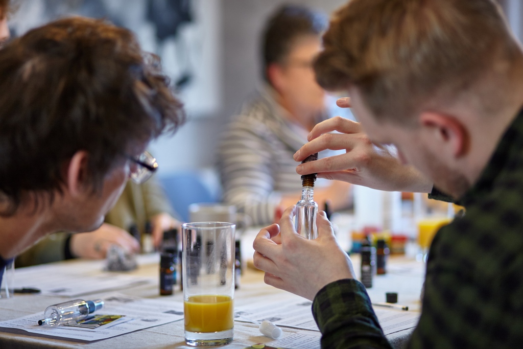 Learn how to make an 'Eau de toilette' fragrance with Michael Borkowsky at A4 studios on 14th August!⁠
⁠
Here, you'll learn how to blend oils to create the best perfume to take home afterwards!⁠

#workshop #perfume #crafts #make_your_own #event #trafford #altrincham #handmade