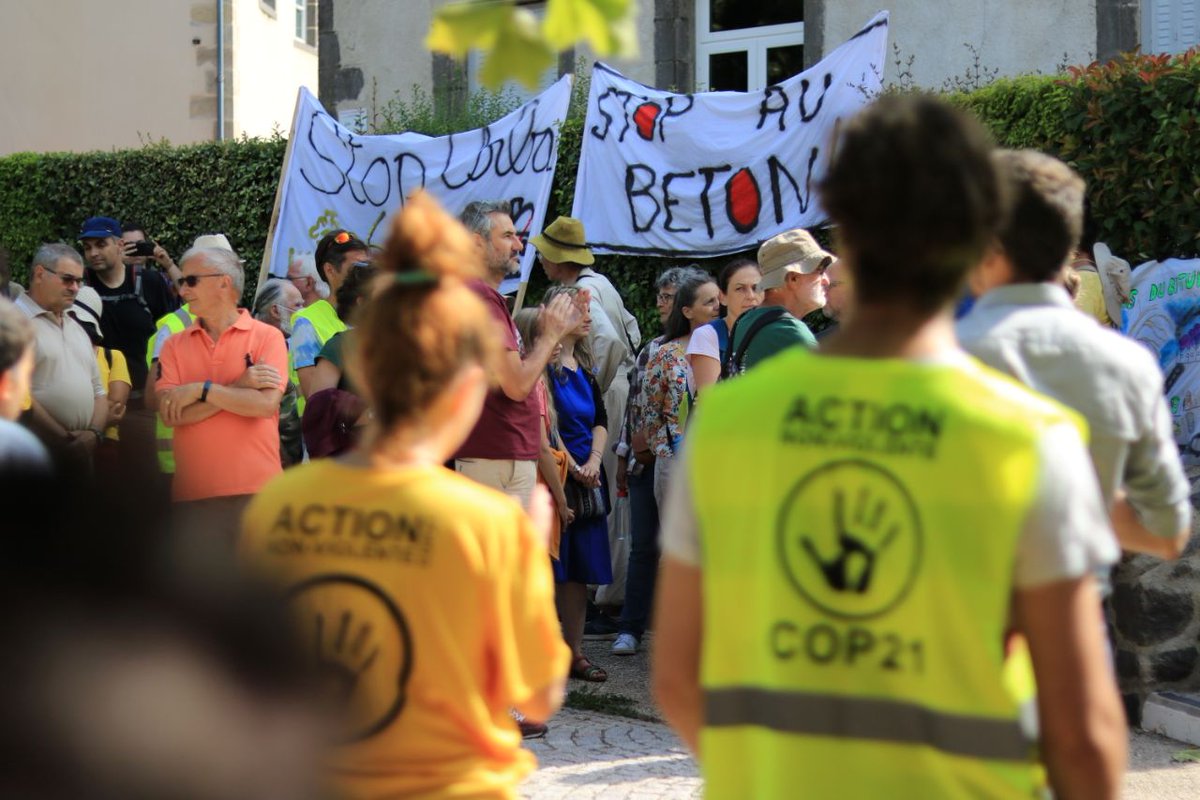 📢[CAMP CLIMAT FURTIF] ⛺️
Le premier weekend de juillet a eu lieu le Camp climat furtif du Puy-de-Dôme sur une zone en danger d’artificialisation dans la commune d’Orcet. Un week-end riche en apprentissages ! 🤩