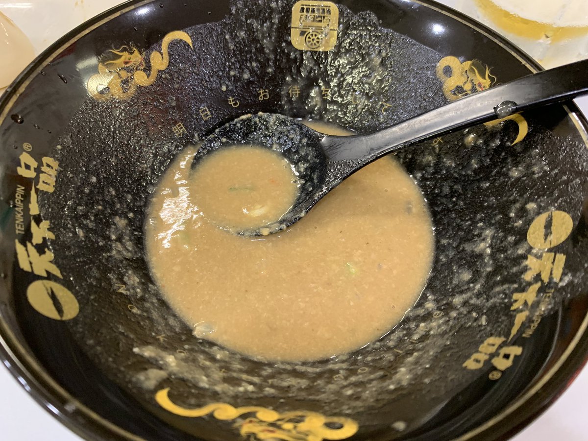 chikoneesan's tweet photo. 意外と残ってた超こってり🍜
ネタになるしと注文。
ネギしか乗ってへんけど玉ねぎの食感が良くスープが絡む絡む👍
何キロカロリーなんやろ？
もうすぐ健康診断😱
#天下一品二条駅前店 #天下一品超こってり #超こってり https://t.co/N257jT3DCQ