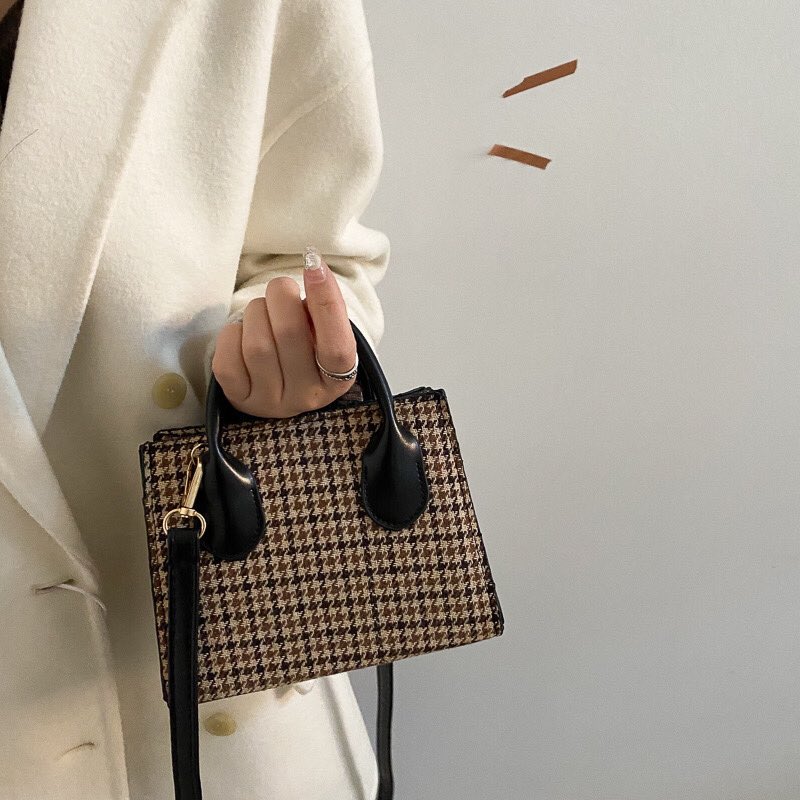 aweenazz's tweet photo. you guys should buy Jasmin Noir shoulder bags 🫣😍 all price under rm30!!

A thread; https://t.co/lJKNZhRNU3