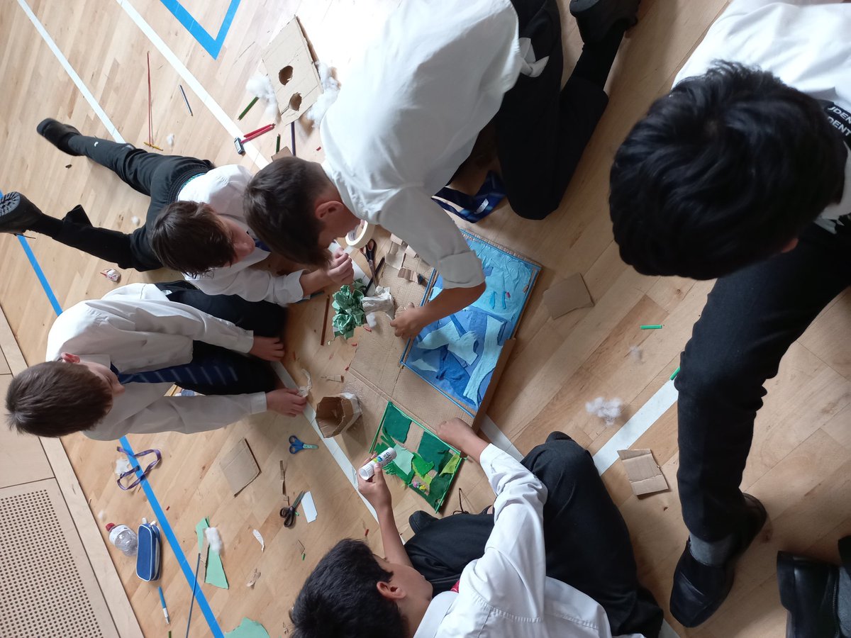 FulhamBoys_DOD's tweet image. Y8 @FBS_Brunel &amp;amp; Dickens busy designing their rooftop beaches as part of the @BerkeleyGroupUK residential development in White City! Some really imaginative and boundary pushing ideas @FBS_Enterprise @fulhamboys