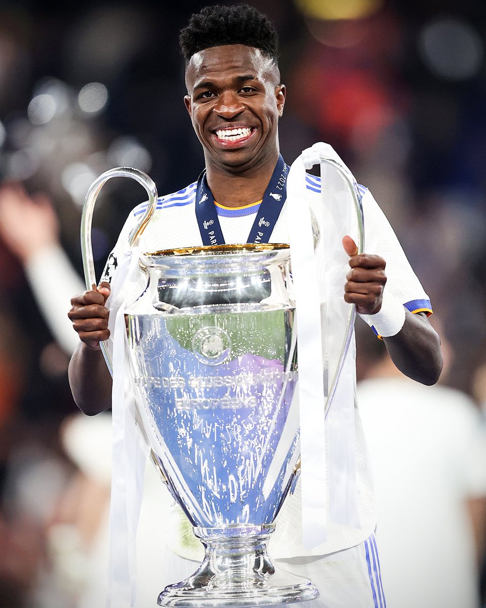 brfootball's tweet photo. ▪️ 22 goals, 20 assists
▪️ Champions League 
▪ La Liga
▪️ Spanish Super Cup
▪️ New deal incoming

Vinícius Júnior turns 22 today. He had himself a 2021-22 to remember ​​🔥 https://t.co/jqTazZCtLr