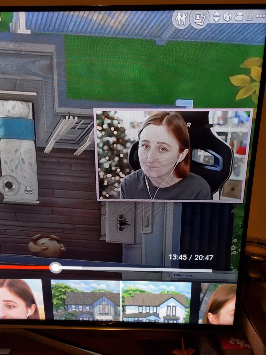 WO2Ash's tweet photo. My friend wanted to watch a movie so I had to pause the video I was watching and I feel like @lilsimsie is judging me for it... https://t.co/r8ALtBeUwM