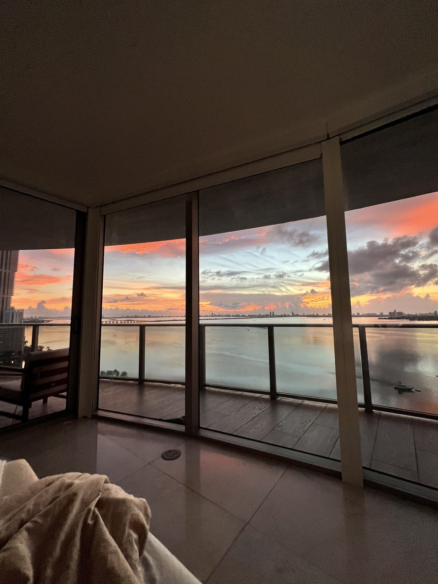 Property_Papi_'s tweet image. GM

ETH down 📉, Sunrises up 📈