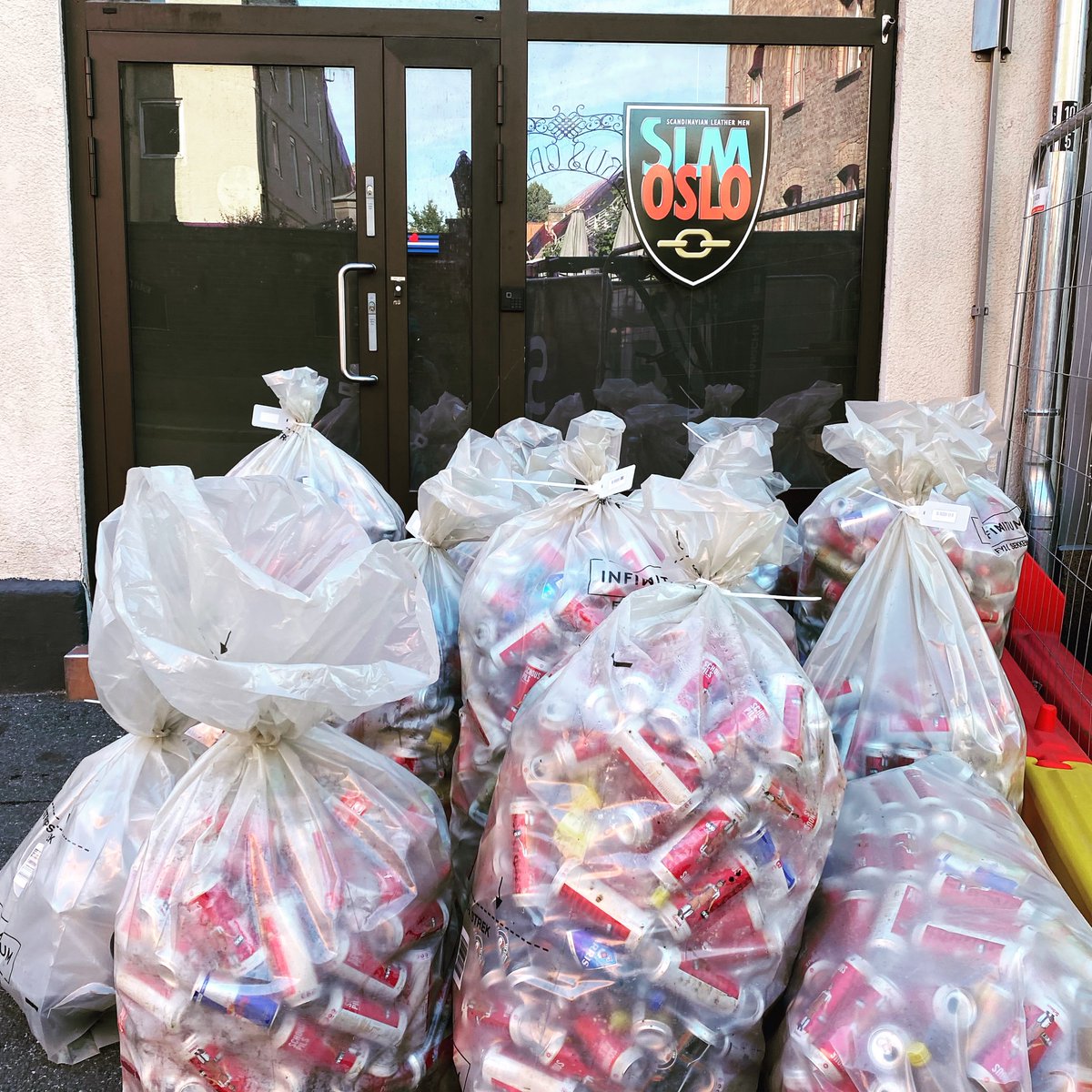 Tømmet pantlageret etter Pride!

Takk til alle våre gjester og medlemmer for besøkene!

Takk også for at dere ikke kaster boksene i søpla, vi panter hver eneste! 😁