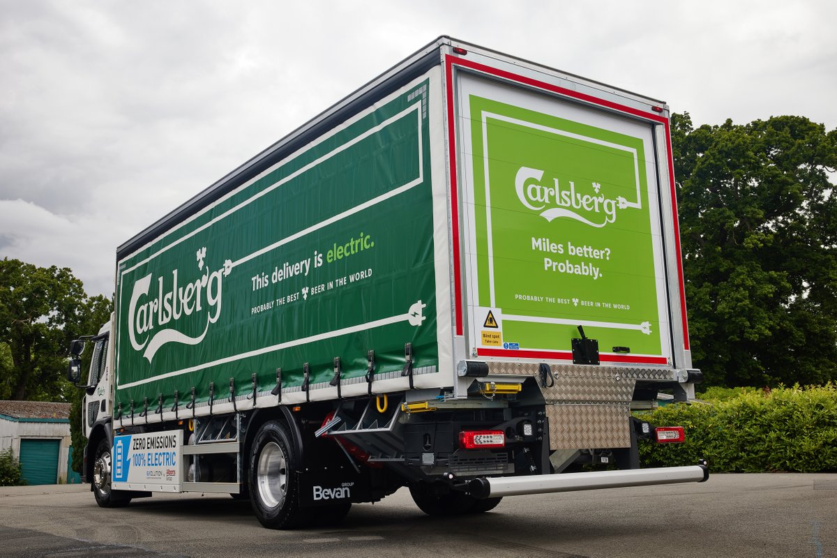 andrewroache's tweet photo. CMBC introduces electric HGV trucks capable of delivering 10,000 pints per day to pubs 🚚🍺https://t.co/GI8pGCmR7U https://t.co/CyqUZE89yj