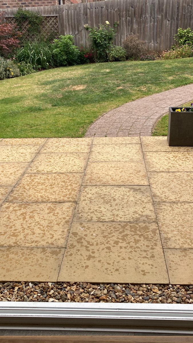 CharlElizWright's tweet photo. @edjames_ It’s raining in Bromsgrove! https://t.co/czTAtv1gQc