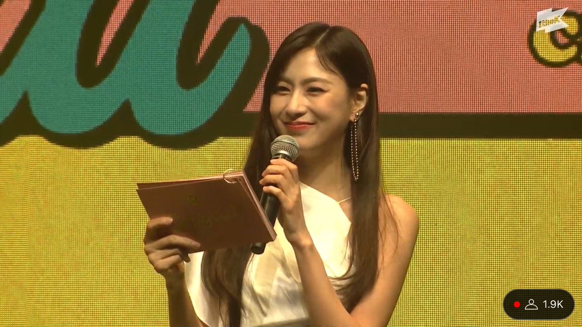 chobomfolder's tweet photo. maknae line mc for today’s showcase for chobom! 

#Apink #ChoBom #Copycat https://t.co/0bBl83lkC9