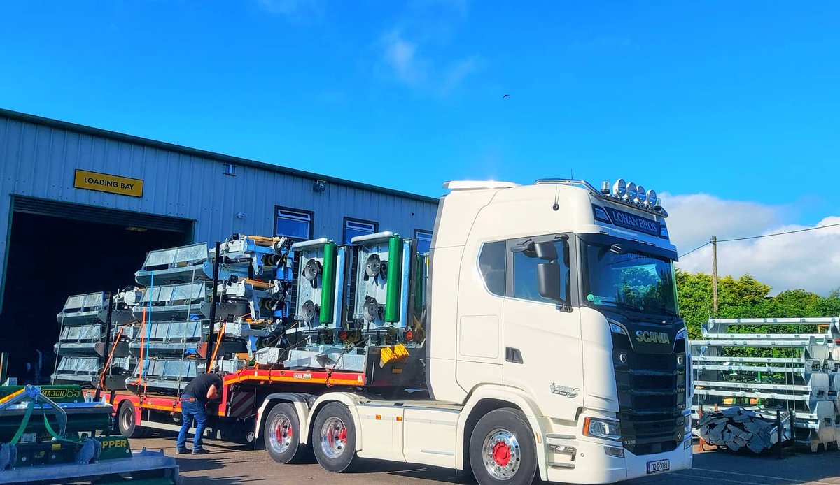 MajorEquipment's tweet photo. Massive delivery headed over to the UK requiring not one but two lorries!🚛🚛
☑️2x 1700-gallon galvanised #MajorTanker
☑️1x 2400LGP
☑️4.2m #MajorCyclone
☑️9ft trailed toppers
☑️8ft and 9ft side mounted toppers
Don't think we left anything out!😥
#majorequipment #thankyou https://t.co/6Y74azOCDE